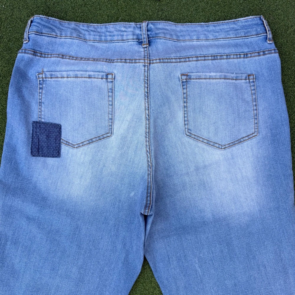 LOGO Lori Goldstein Patchwork Boyfriend Jeans Light Wash Embroidered Size 16 - Picture 7 of 7